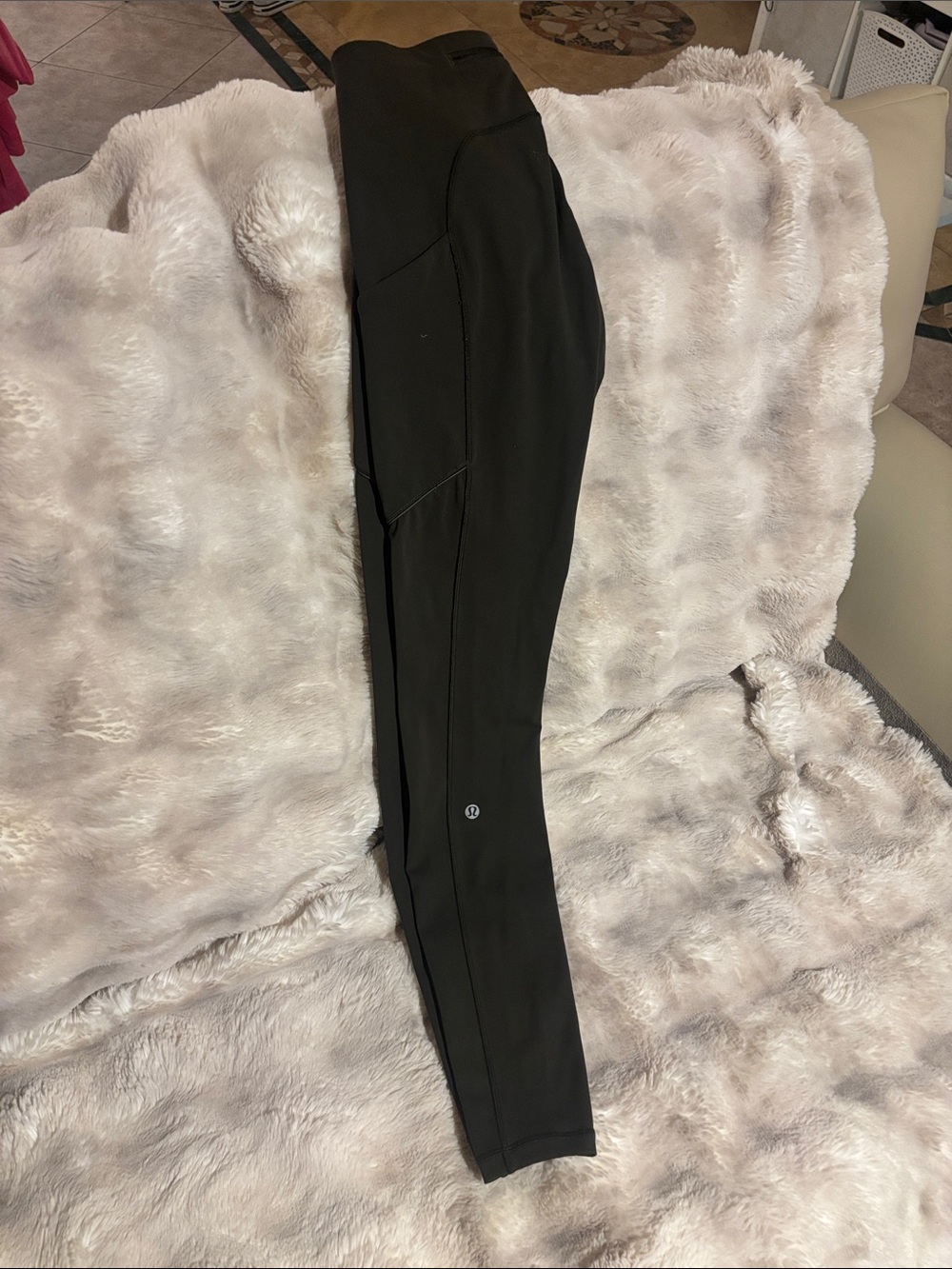 Lululemon Women's olive Athletic Leggings with Side Pocket
